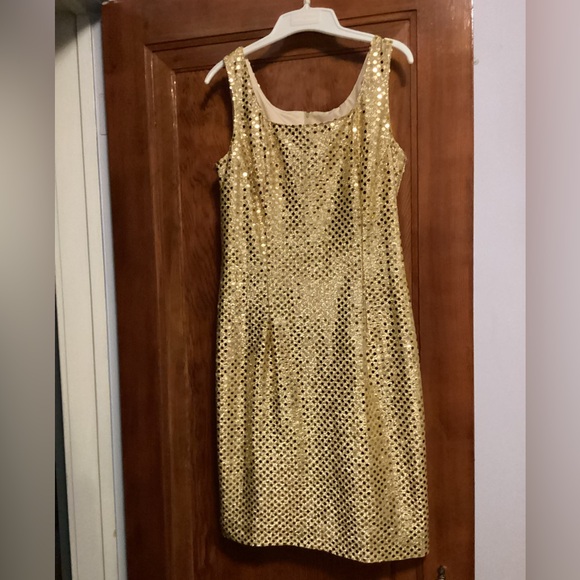 Granite Dresses & Skirts - Gold sequin above the knee dress - Size 8